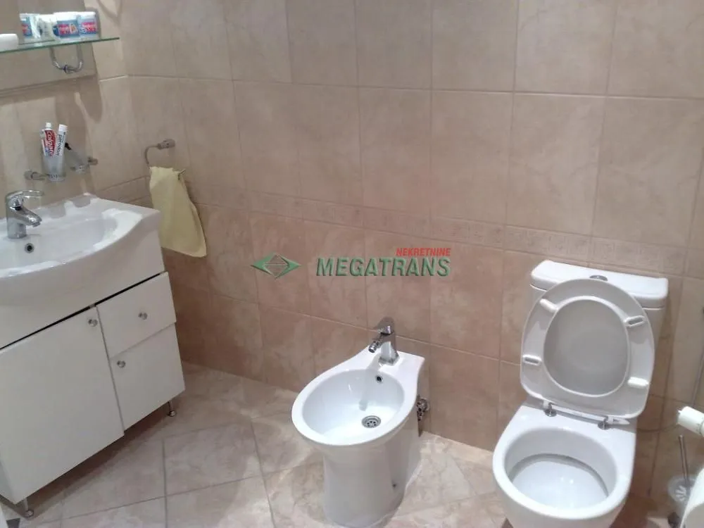 Izdavanje, kuća, 200m², Partizanov Stadion, Beograd