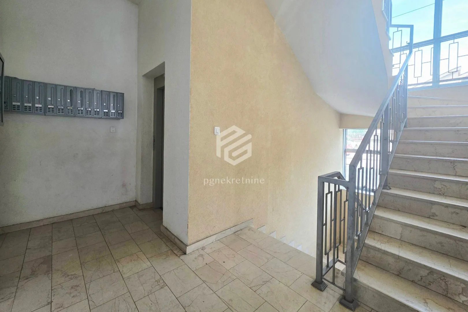 Prodaja, dvosoban stan, 58m², Dalmatinska ulica, Podgorica