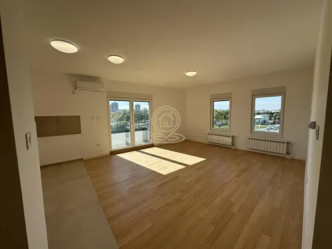 Izdavanje, trosoban stan, 88m², Salajka, Novi Sad Sve Podlokacije - image 2