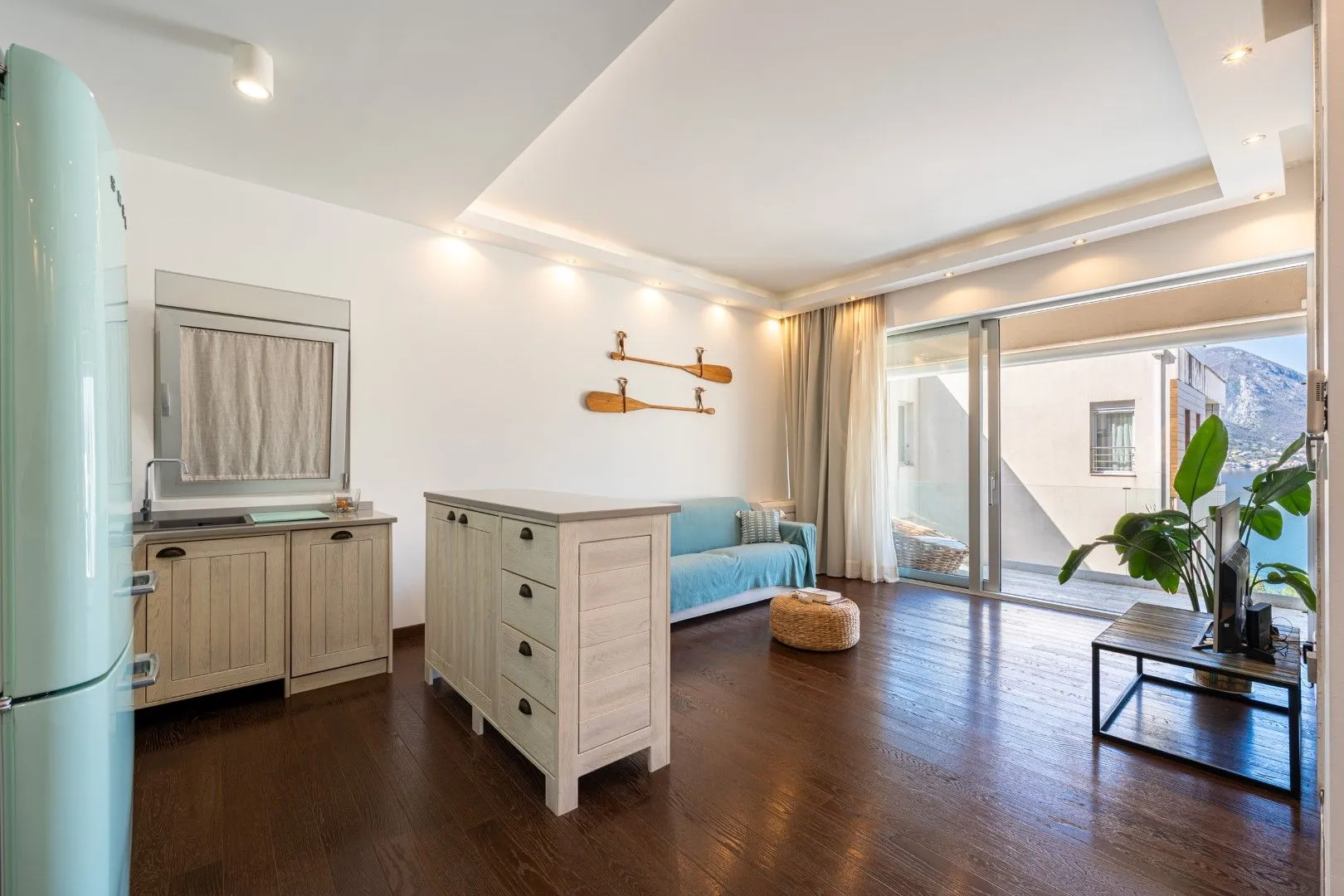 Prodaja, dvosoban stan, 82m², Dobrota, Kotor