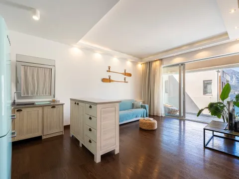 Sale, two bedroom apartment, 82m², Dobrota, Kotor - image 2