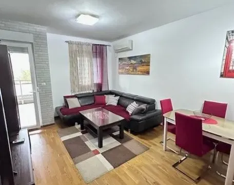 Izdavanje, jednosoban stan, 45m², City Kvart, Podgorica - image 2