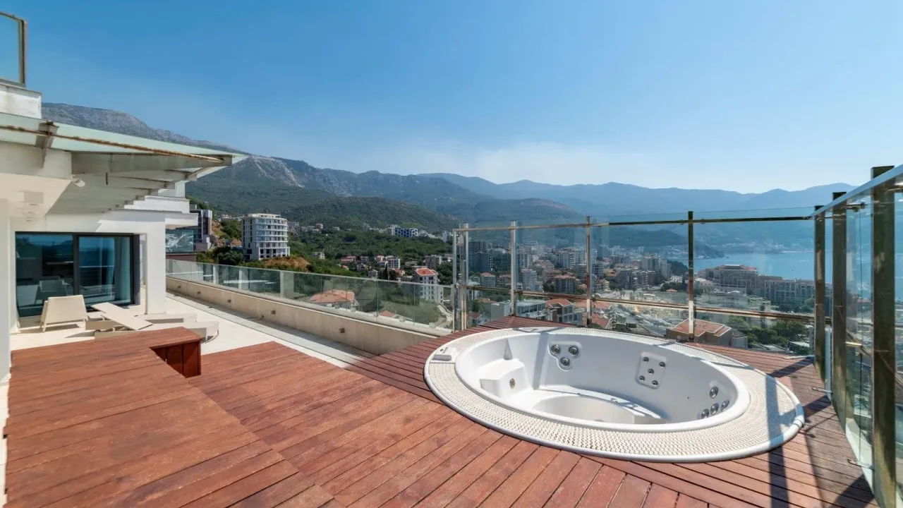 Sale, four bedroom apartment, 355m², Bečići, Budva