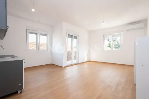 Rent, two bedroom apartment, 60m², Zelenika, Podgorica - image 2