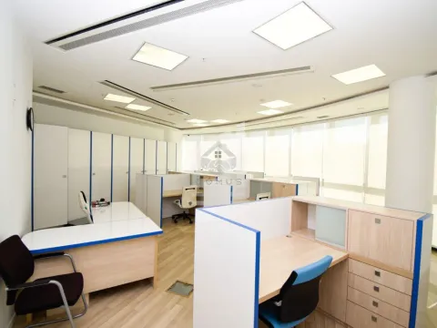 Izdavanje, poslovni prostor, 193m², Kod Capital Plaze, Podgorica - image 2