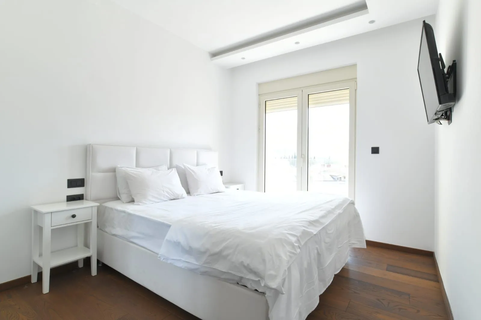 Izdavanje, trosoban stan, 145m², Centar, Budva