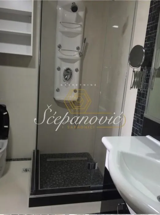 Prodaja, četvorosoban stan, 102m², Bulevar patrijarha Pavla, Novi Sad Sve Podlokacije