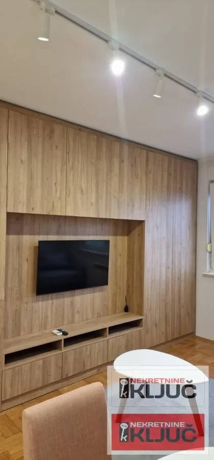 Izdavanje, garsonjera, 28m², Novi Sad, Srbija