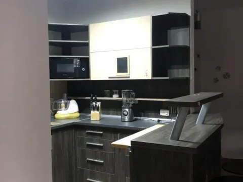 Izdavanje, četvorosoban stan, 191m², Mrčevac, Tivat - image 5