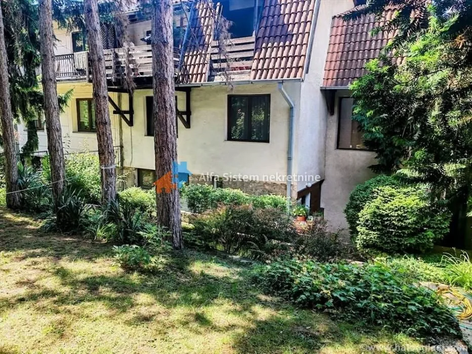 Izdavanje, četvorosoban stan, 125m², Savski Venac, Beograd