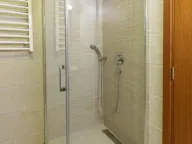 Izdavanje, dvosoban stan, 70m², Pržno, Budva - image 11