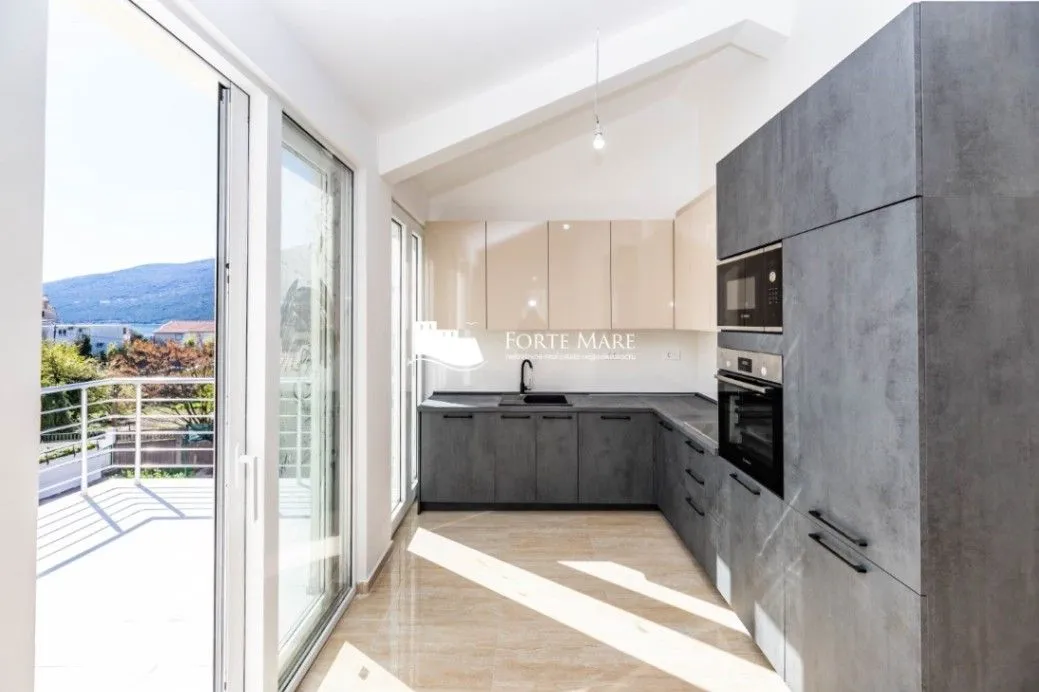Prodaja, dvosoban stan, 73m², Đenovići, Herceg Novi