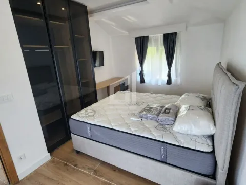 Rent, three bedroom apartment, 120m², Tivat, Crna Gora - image 3