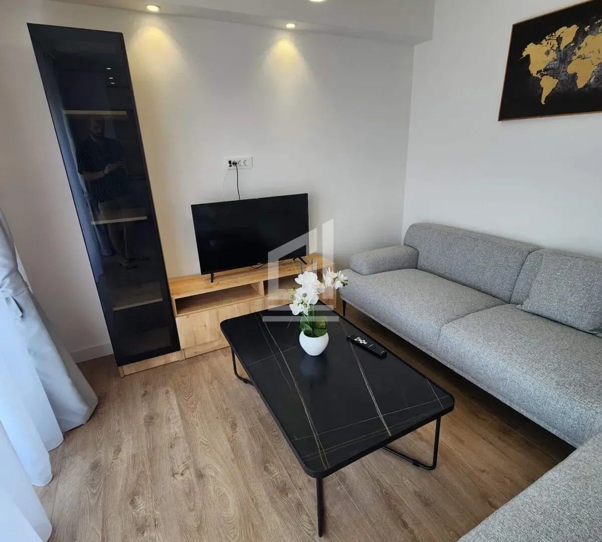 Izdavanje, stan, 45m², Tivat, Crna Gora