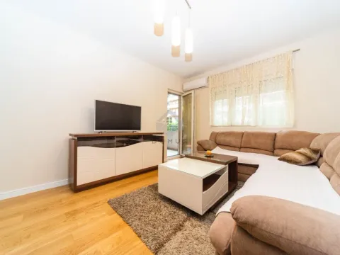 Izdavanje, jednosoban stan, 49m², Central Point, Podgorica - image 3