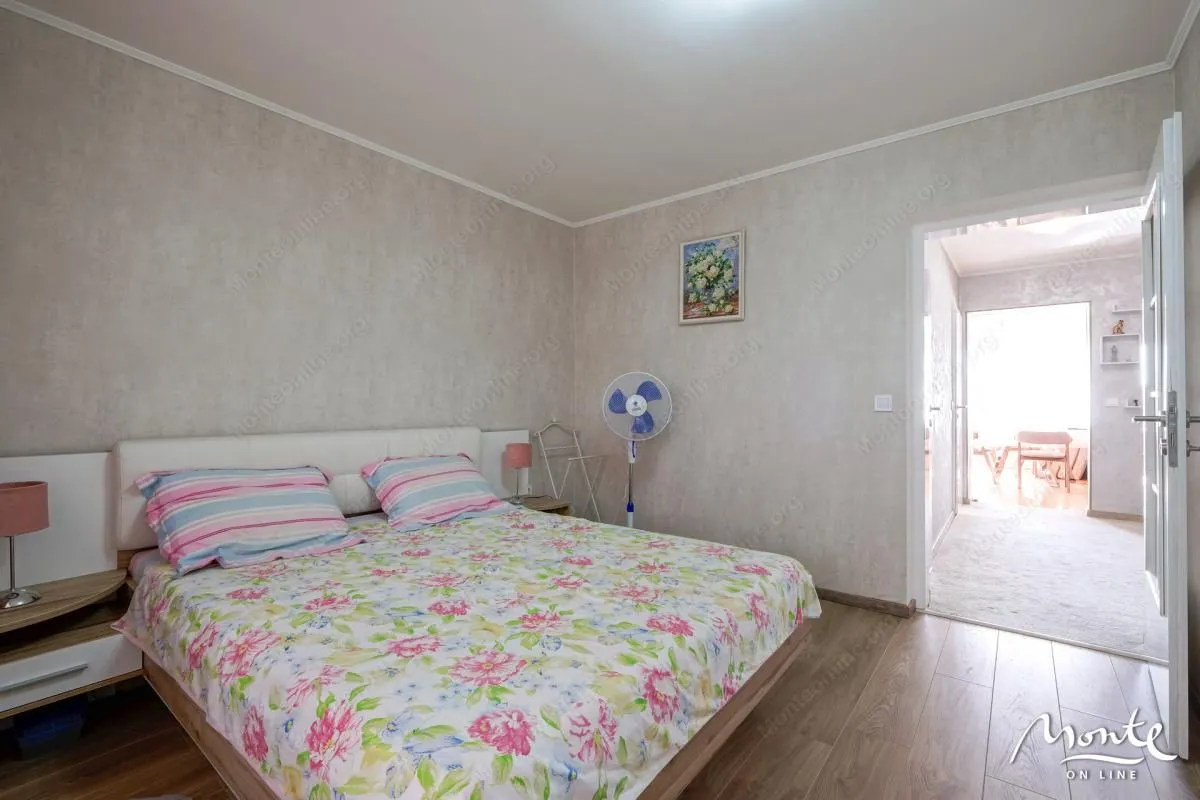 Prodaja, dvosoban stan, 110m², Centar, Tivat