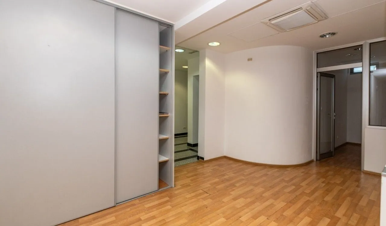 Rent, office space, 147m², Vezirov Most, Podgorica