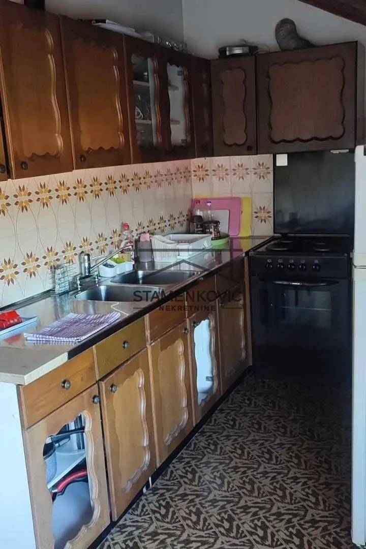 Prodaja, kuća, 330m², Veternik, Novi Sad Sve Podlokacije