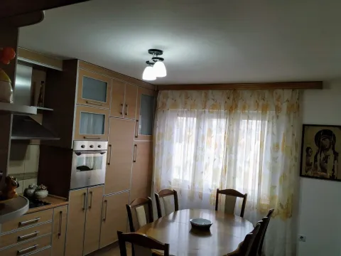 Izdavanje, dvosoban stan, 88m², Tološi, Podgorica - image 7