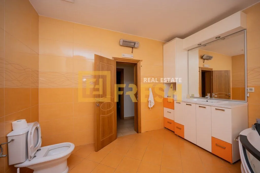 Prodaja, kuća, 250m², Ostalo, Podgorica