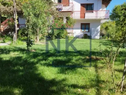 Izdavanje, trosoban stan, 130m², Tološi, Podgorica - image 2