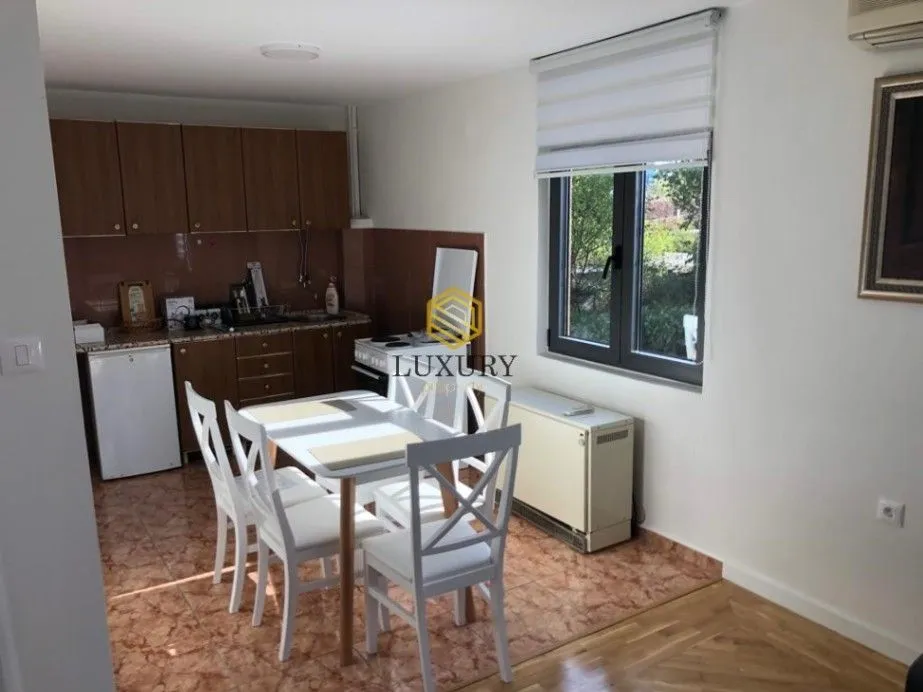 Izdavanje, dvosoban stan, 44m², Momišići, Podgorica