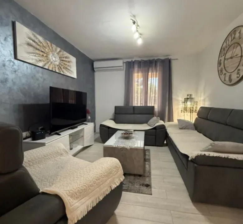 Rent, two bedroom apartment, 83m², Dumidran, Tivat