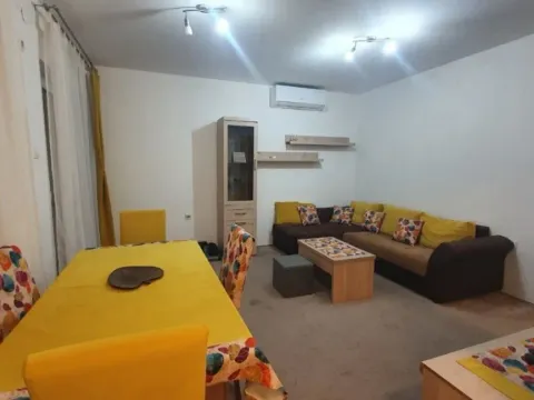 Izdavanje, dvosoban stan, 63m², Blok 9, Podgorica - image 2