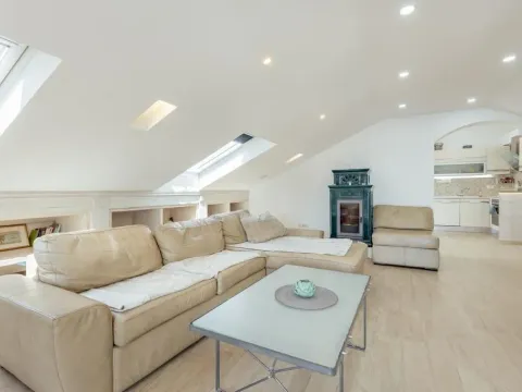 Izdavanje, trosoban stan, 200m², Herceg Novi, Crna Gora - image 7