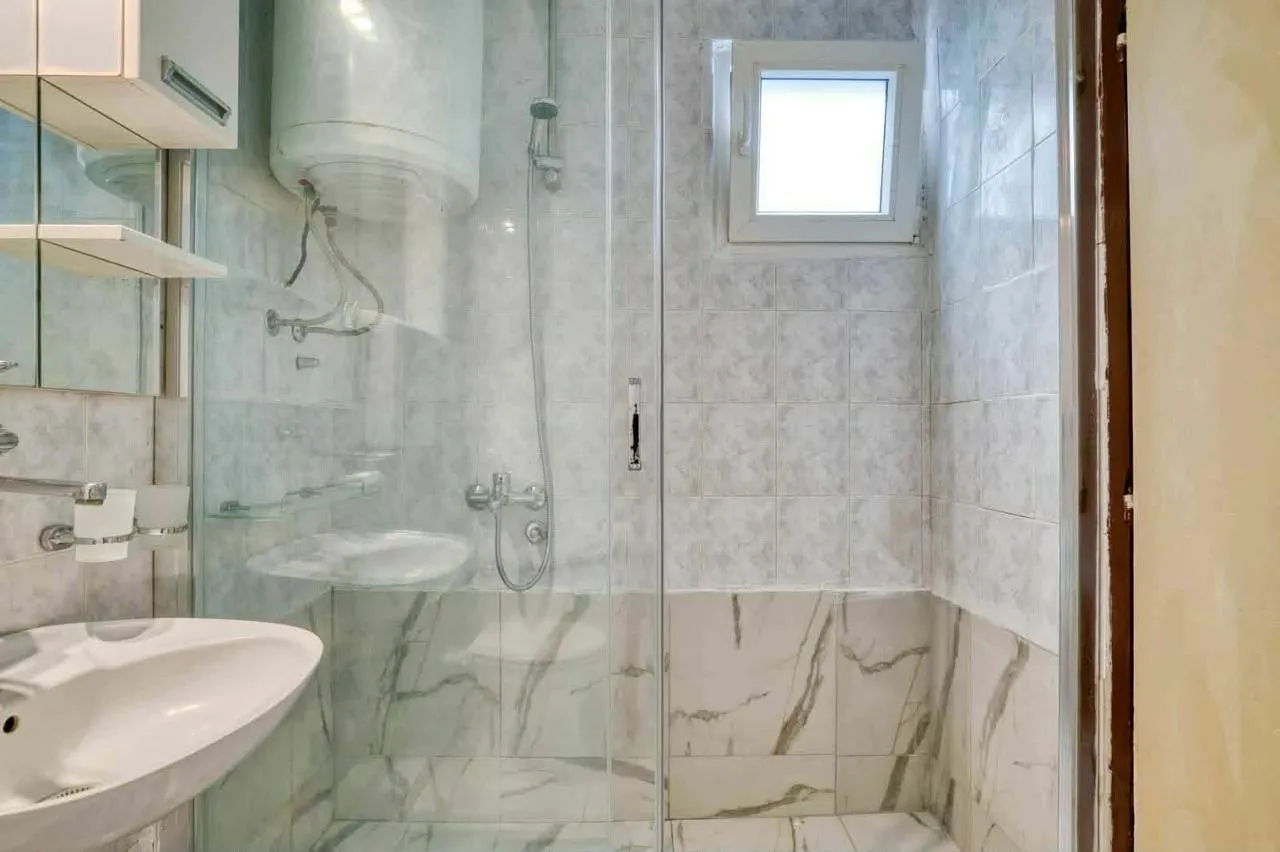 Izdavanje, dvosoban stan, 64m², Centar, Bar