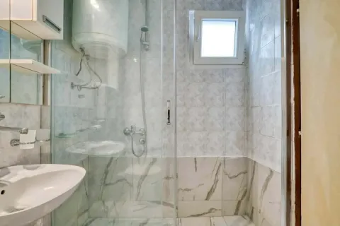 Izdavanje, dvosoban stan, 64m², Centar, Bar - image 13