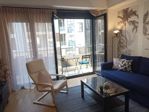 Izdavanje, jednosoban stan, 46m², Tivat, Crna Gora - image 1