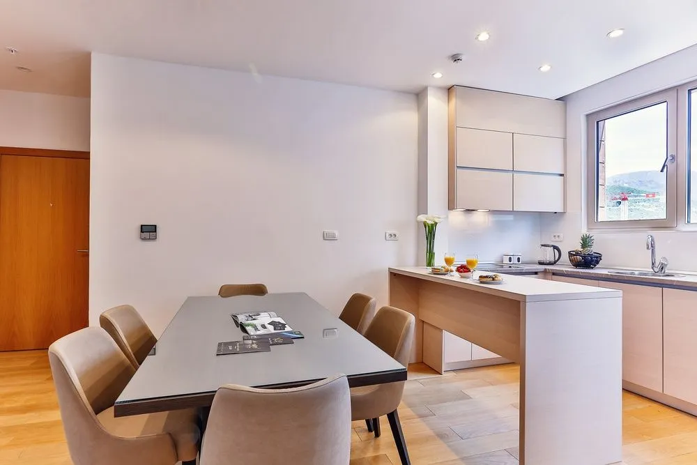 Rent, two bedroom apartment, 76m², Budva okolina, Budva