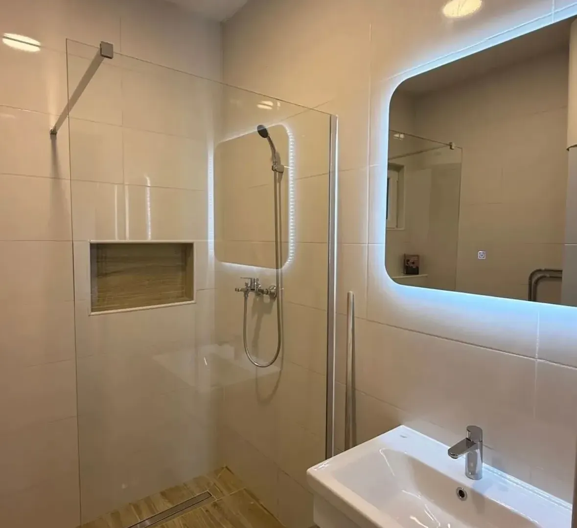 Izdavanje, jednosoban stan, 55m², Gradiošnica, Tivat