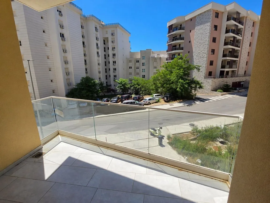 Prodaja, dvosoban stan, 74m², Bečići, Budva