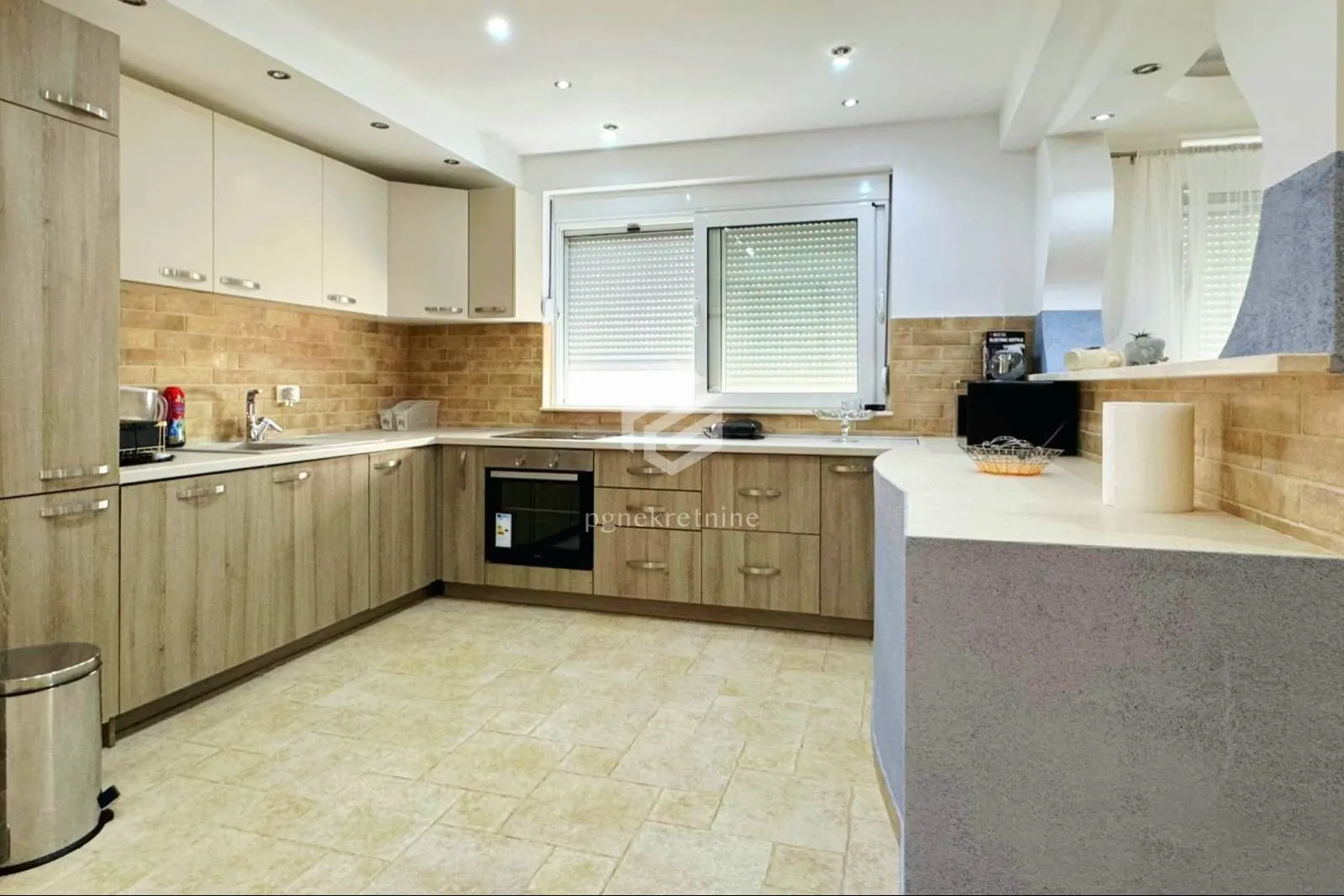 Rent, three bedroom apartment, 160m², Tivat, Crna Gora