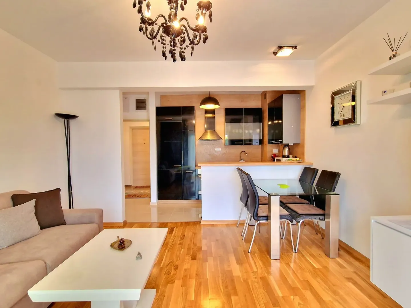 Izdavanje, jednosoban stan, 46m², Bečići, Budva