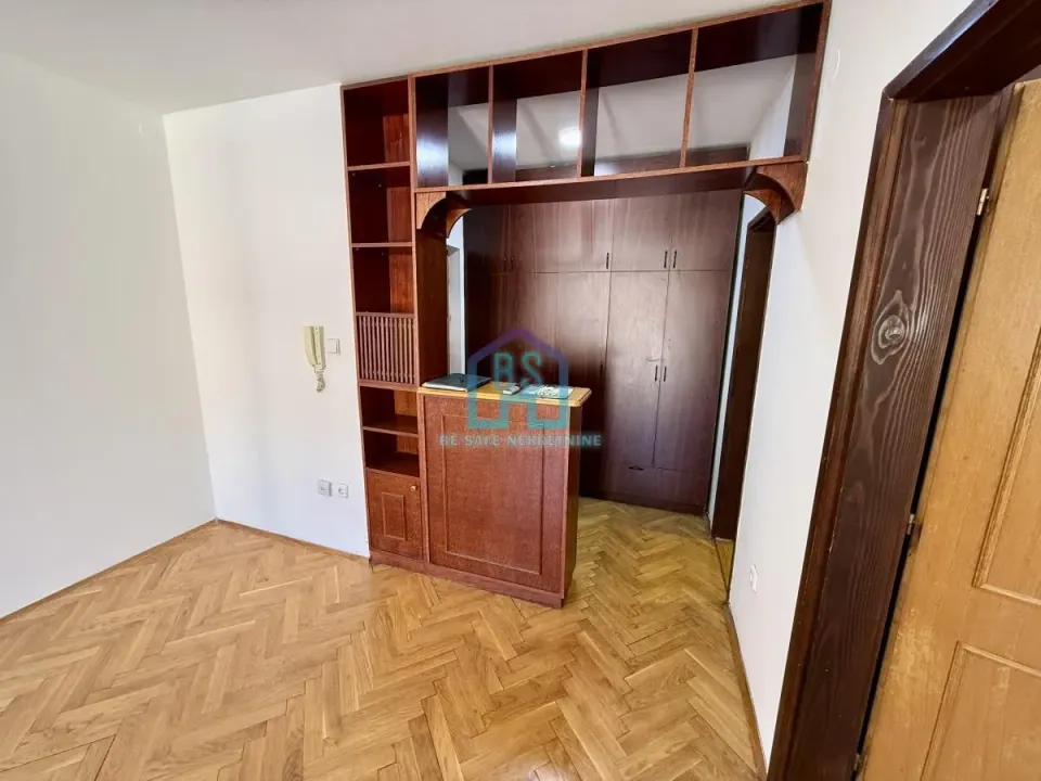 Prodaja, dvosoban stan, 40m², Bulevar Oslobodjenja, Novi Sad Sve Podlokacije