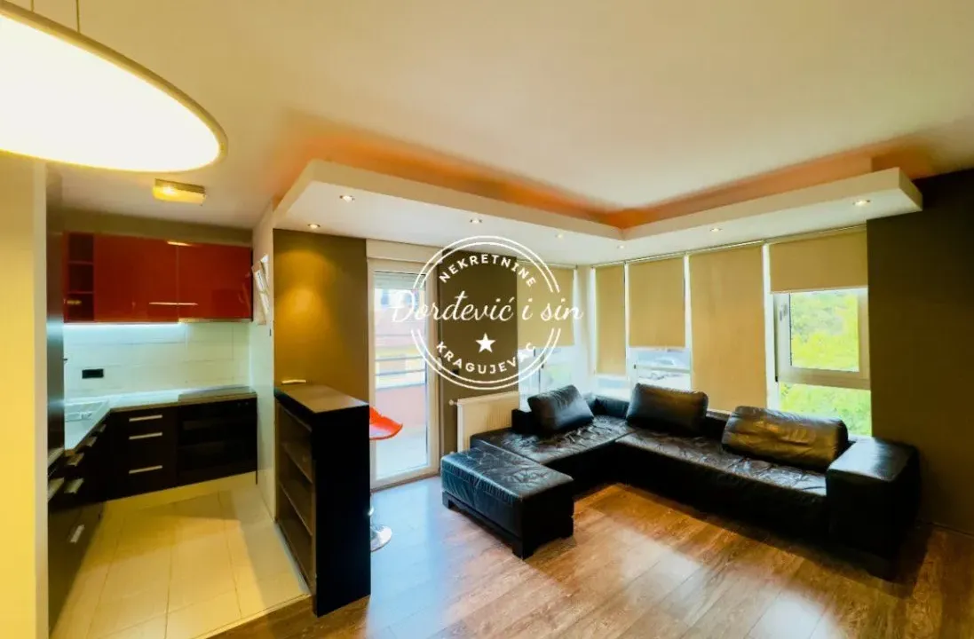 Prodaja, trosoban stan, 76m², Veliki park, Kragujevac