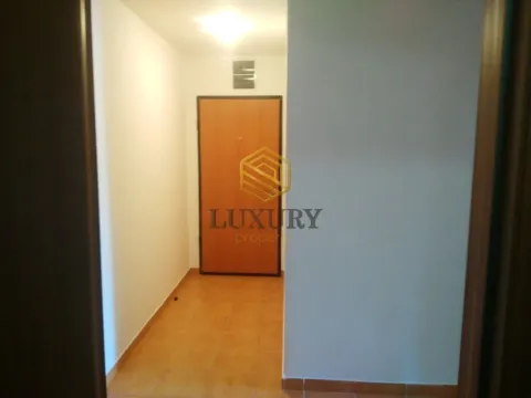 Prodaja, jednosoban stan, 45m², Stari Aerodrom, Podgorica - image 4