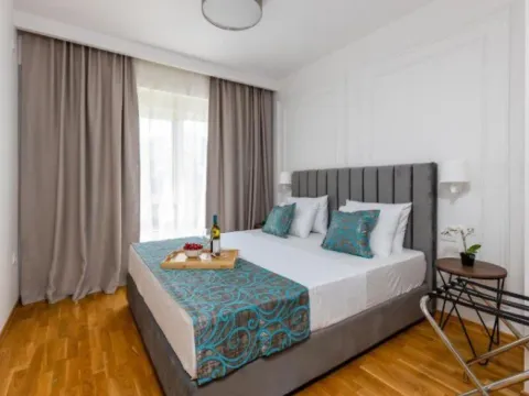 Izdavanje, dvosoban stan, 67m², Bečići, Budva - image 4