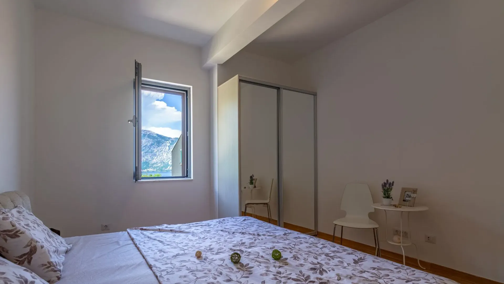 Sale, apartment, 91m², Morinj, Kotor