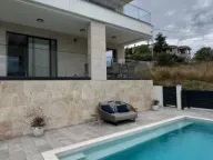 Izdavanje, kuća, 400m², Tivat, Crna Gora - image 1