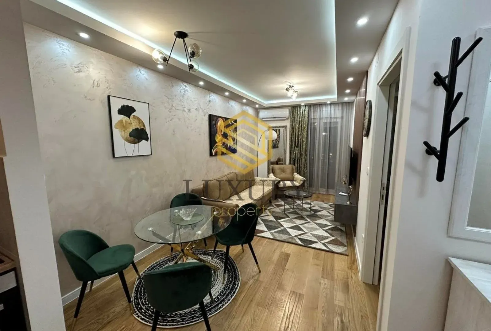 Izdavanje, jednosoban stan, 45m², Central Point, Podgorica