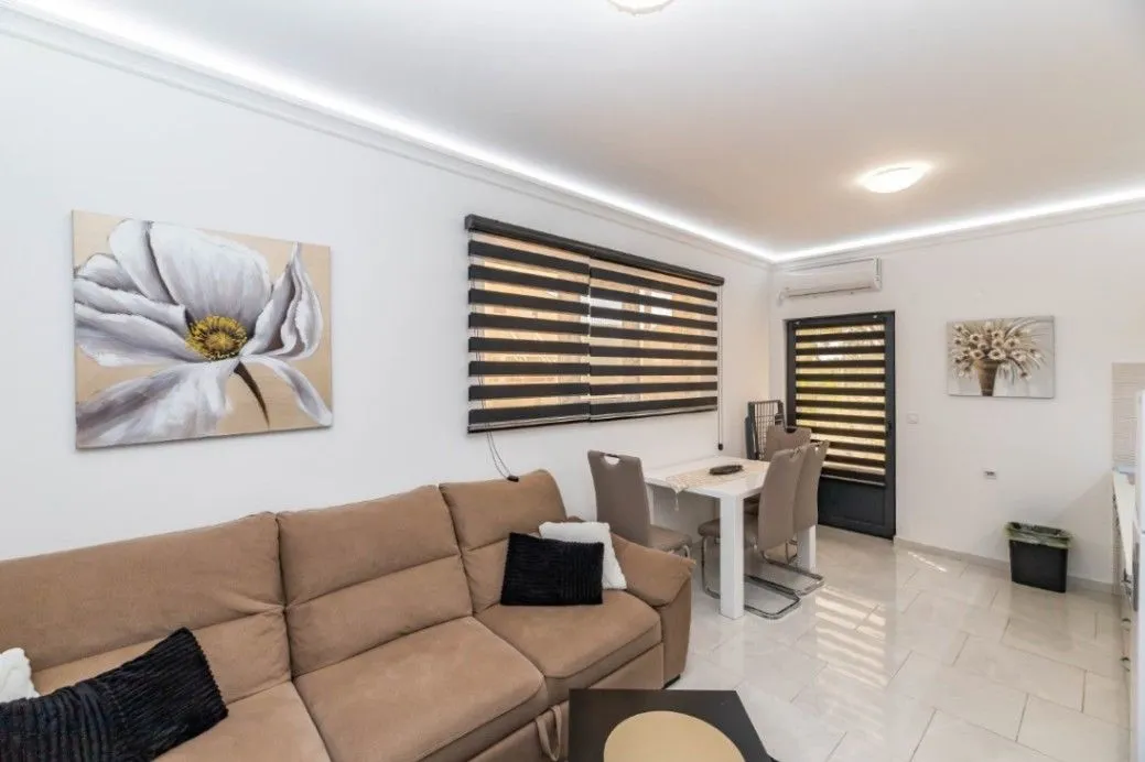 Prodaja, četvorosoban stan, 145m², Đenovići, Herceg Novi
