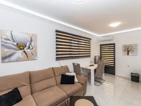 Prodaja, četvorosoban stan, 145m², Đenovići, Herceg Novi - image 6