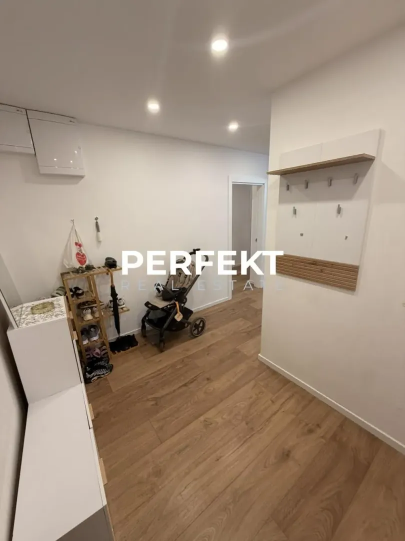 Prodaja, četvorosoban stan, 100m², Centar, Pančevo