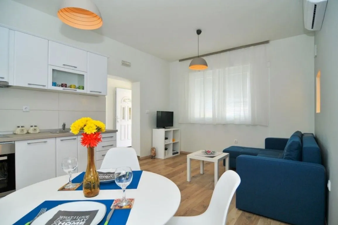 Rent, one bedroom apartment, 45m², Kalimanj, Tivat