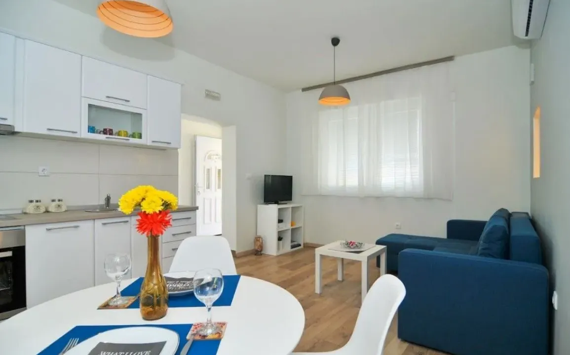 Rent, one bedroom apartment, 45m², Kalimanj, Tivat