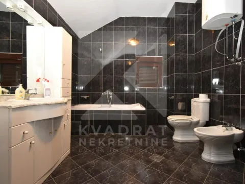Rent, house, 300m², Gorica C, Podgorica - image 23